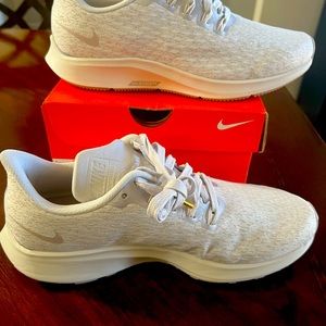 Super cute. Never worn. New in original box